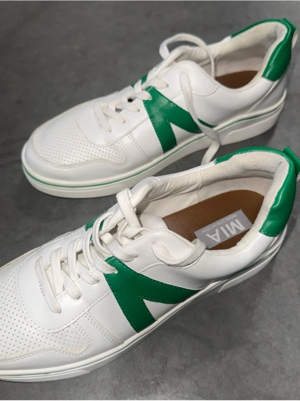 MIA classic white
